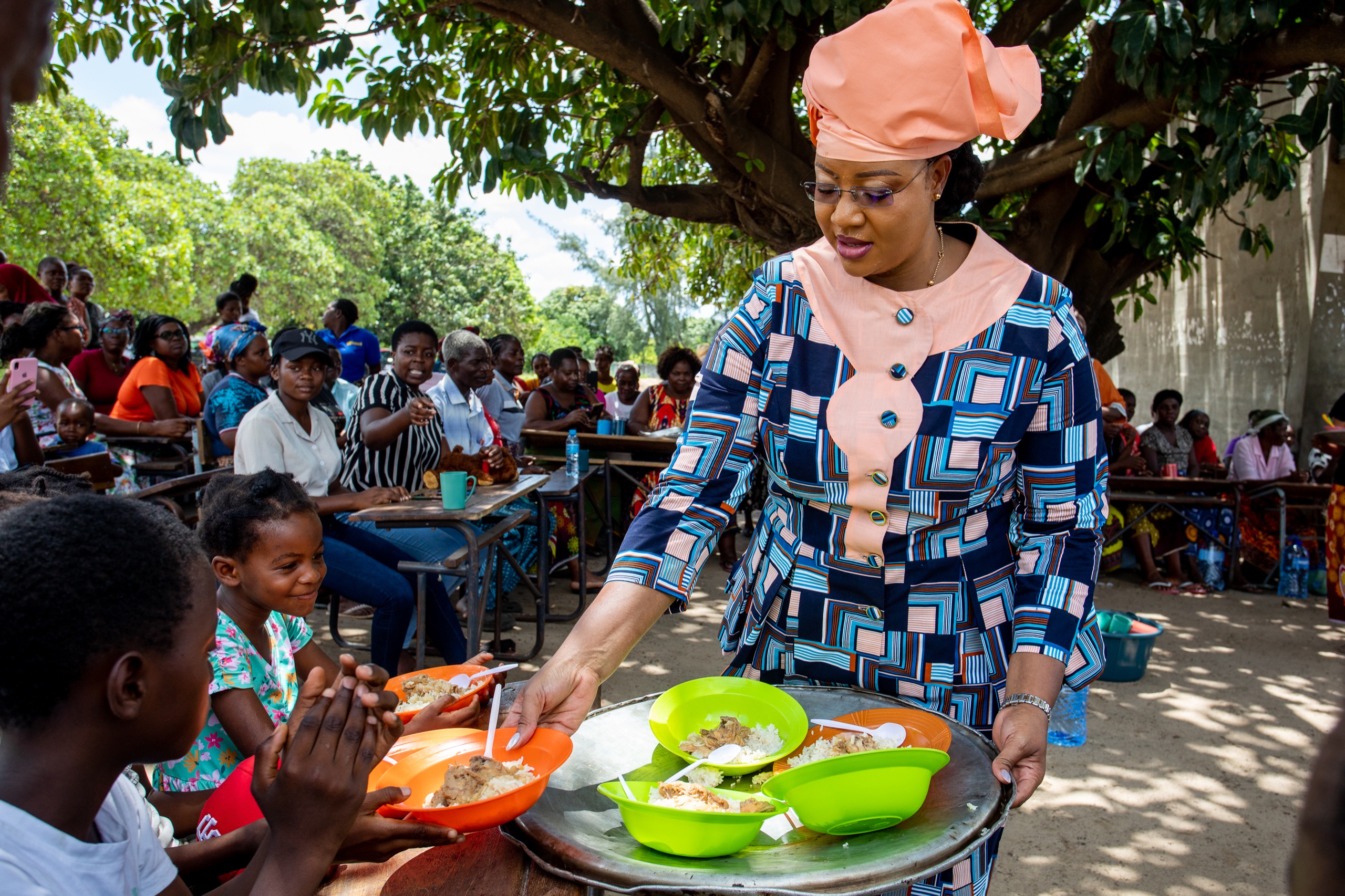 Primeira-Dama pernoita em centro de acomodação e reforça apoio às vítimas das cheias